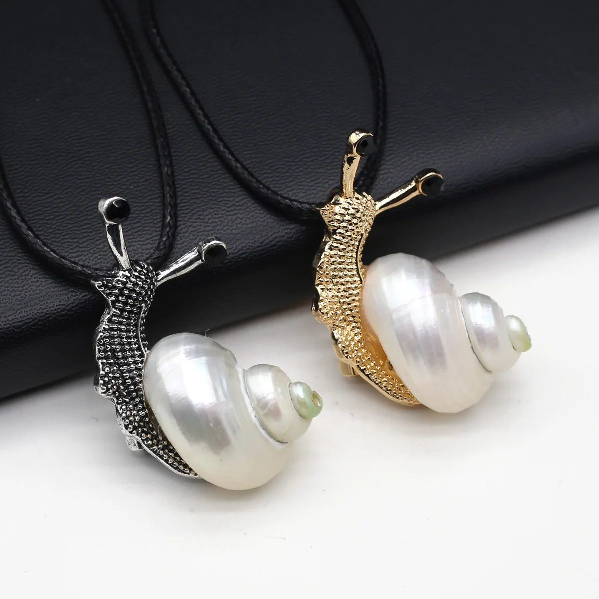 Colgante con forma de caracol de piedra Natural para mujer, 1 piezas, concha de mar, concha de océano, Animal, dijes, joyería de moda, collar, regalo