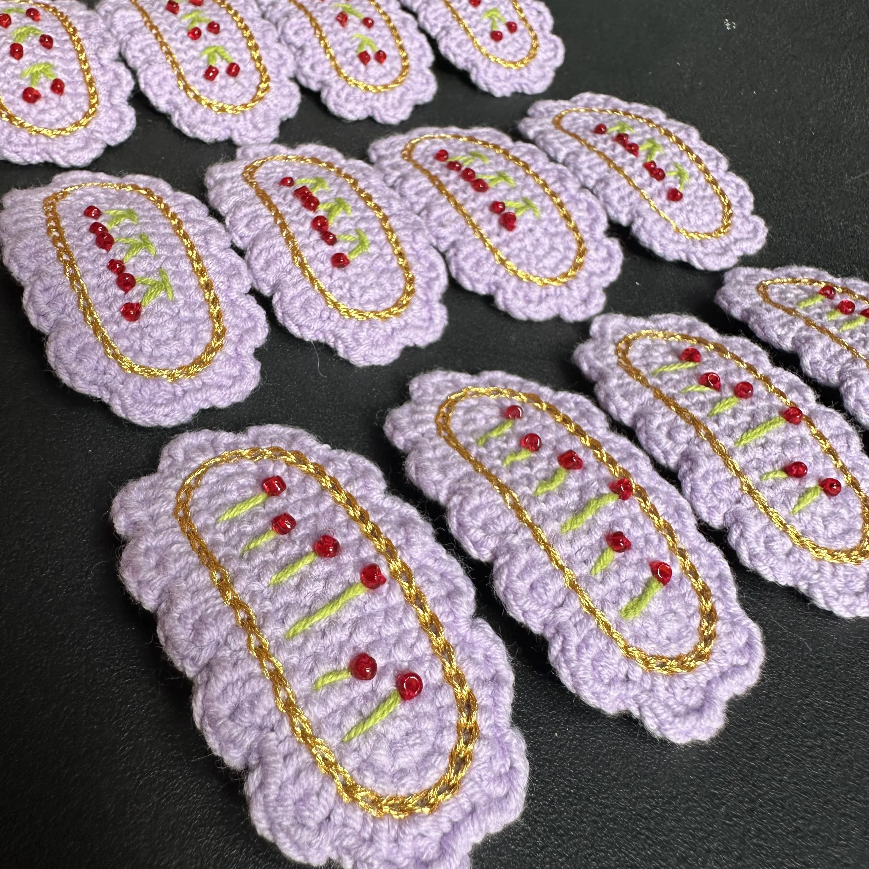 اليد الكروشيه التطريز الكرز الخرز زهرة الصوف الحياكة الكروشيه دبابيس الشعر الرجعية مشبك جانبي أنيق للفتيات والنساء