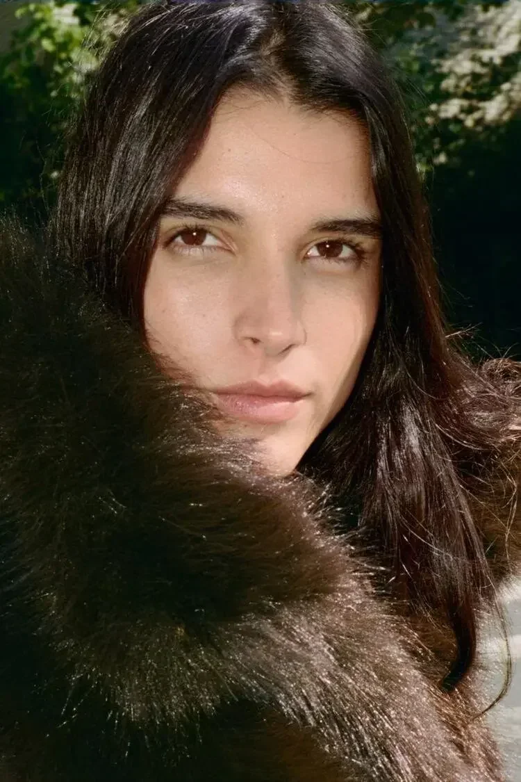 سترات أنيقة من الفرو الصناعي للنساء دافئة بدون أكمام وياقة ثابتة وسميكة وقصيرة وفضفاضة ملابس نسائية للخريف والشتاء للتنقل