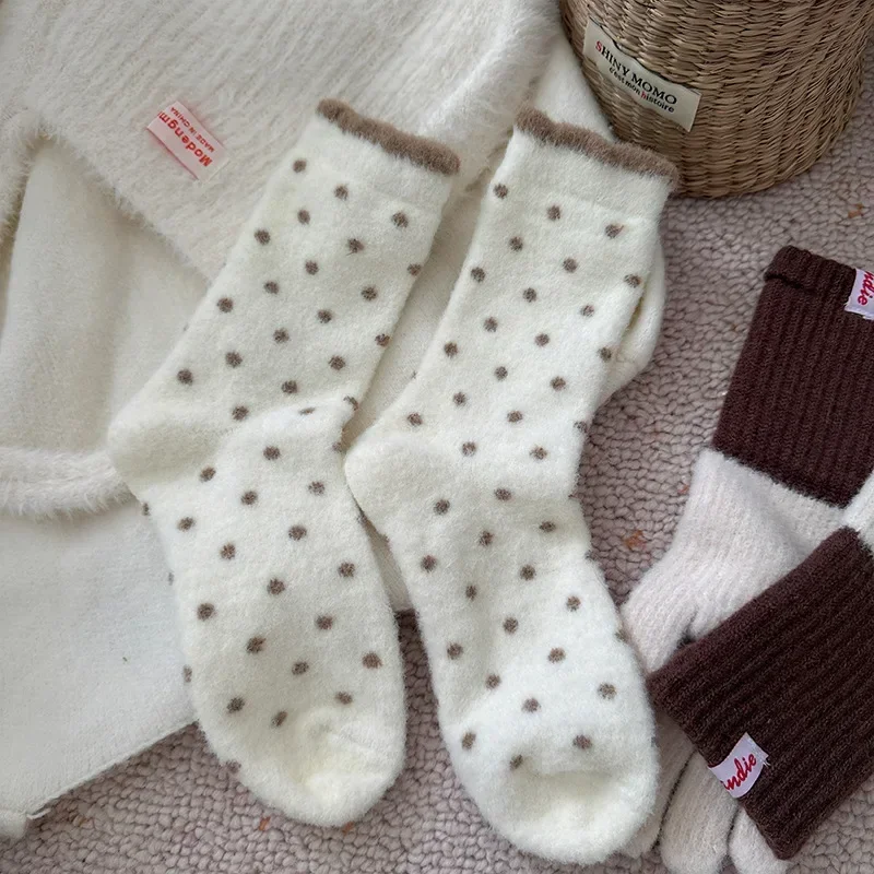 Winter Warme Verdickte Polka Dot Plüsch Socken Frauen Mädchen Mid-kalb Socken Herbst Verdickt Gepolsterte Warme Socken Hause schlaf Boden Sox