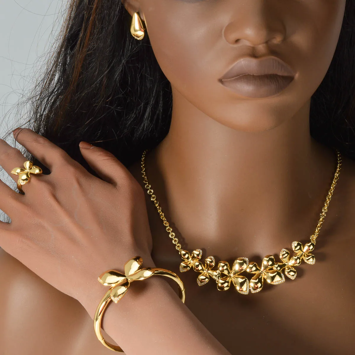 

Dubai Luxury Style 3D Four Leaf Clover Gold Plated Set Necklace Bracelet Ring Earrings Wedding Party Jewelry Gift for Brides