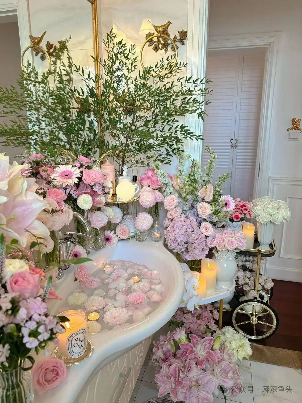 بطارية LiFePO4 100Ah 12V/24V 12V 200Ah 300Ah ليثيوم مع BMS محسن 8000-15000 دعم الدوائر العميقة في السلسلة/المتوافقة