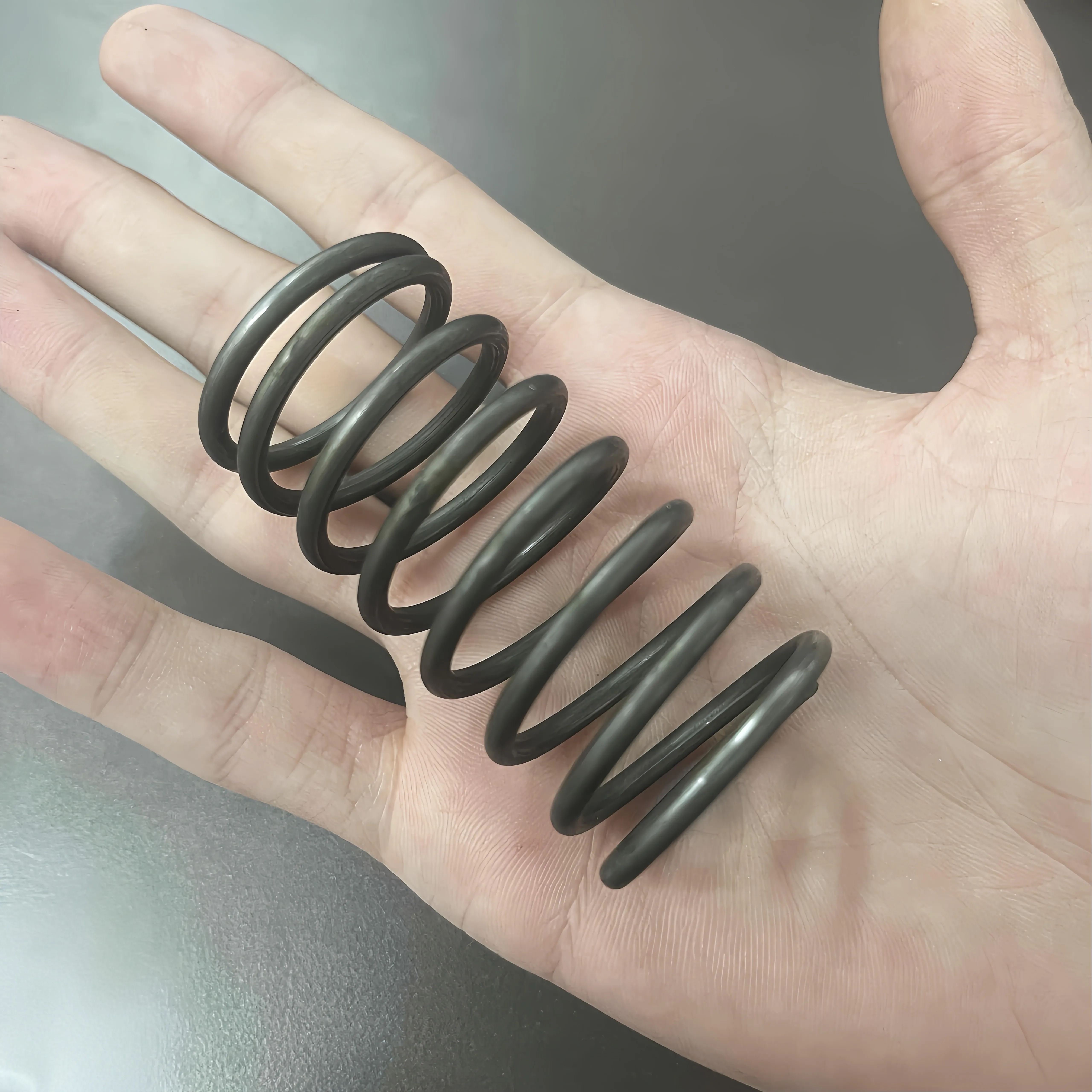 

Industrial-Grade Medium-High Pressure Spring, 3.0mm Wire Diameter, 32mm/23mm Outer Diameter, 50mm/60mm Free Length Optional. Sui