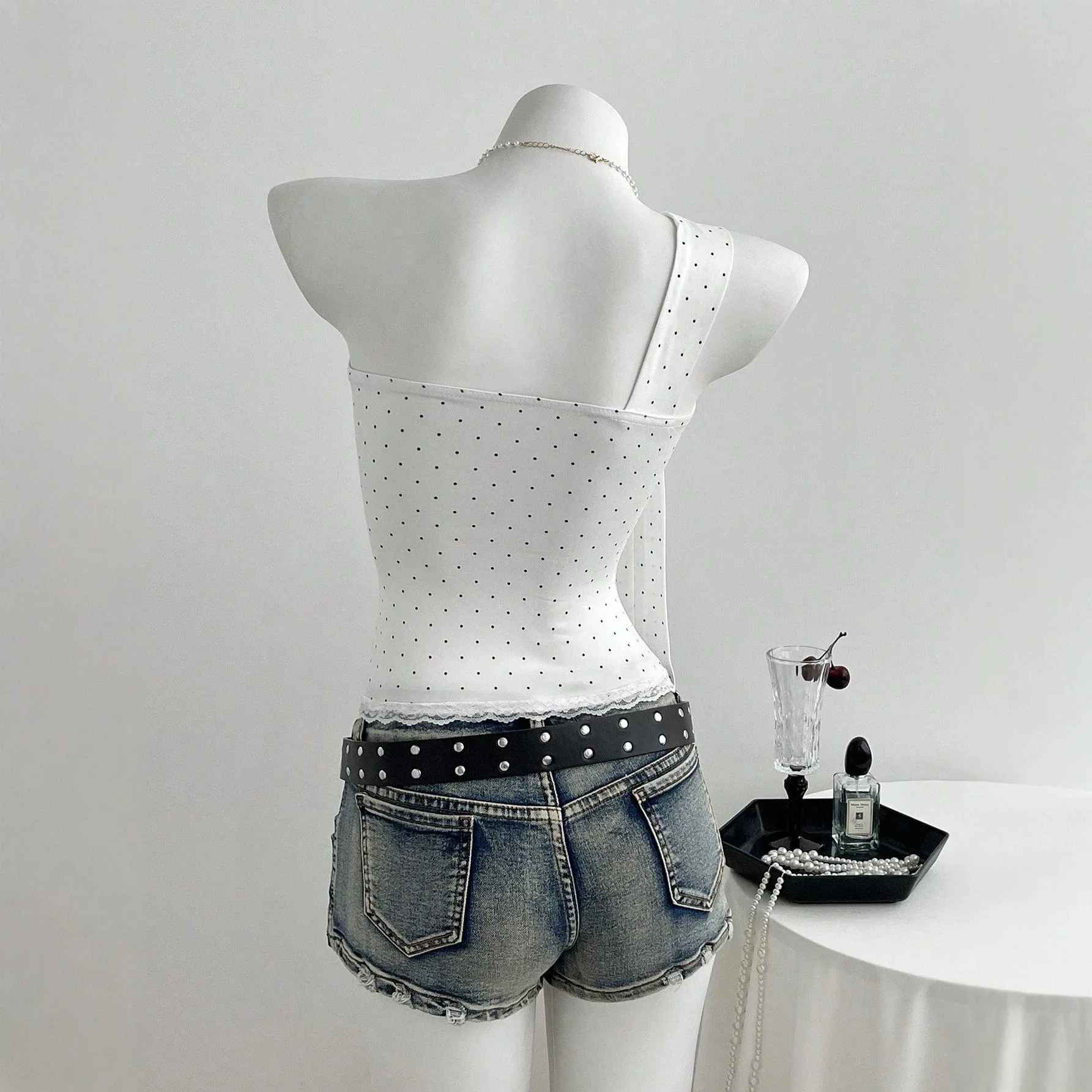 เสื้อกล้ามผู้หญิง คอวี แขนกุด  - Strapless Bra Backless บทวิจารณ์และราคา