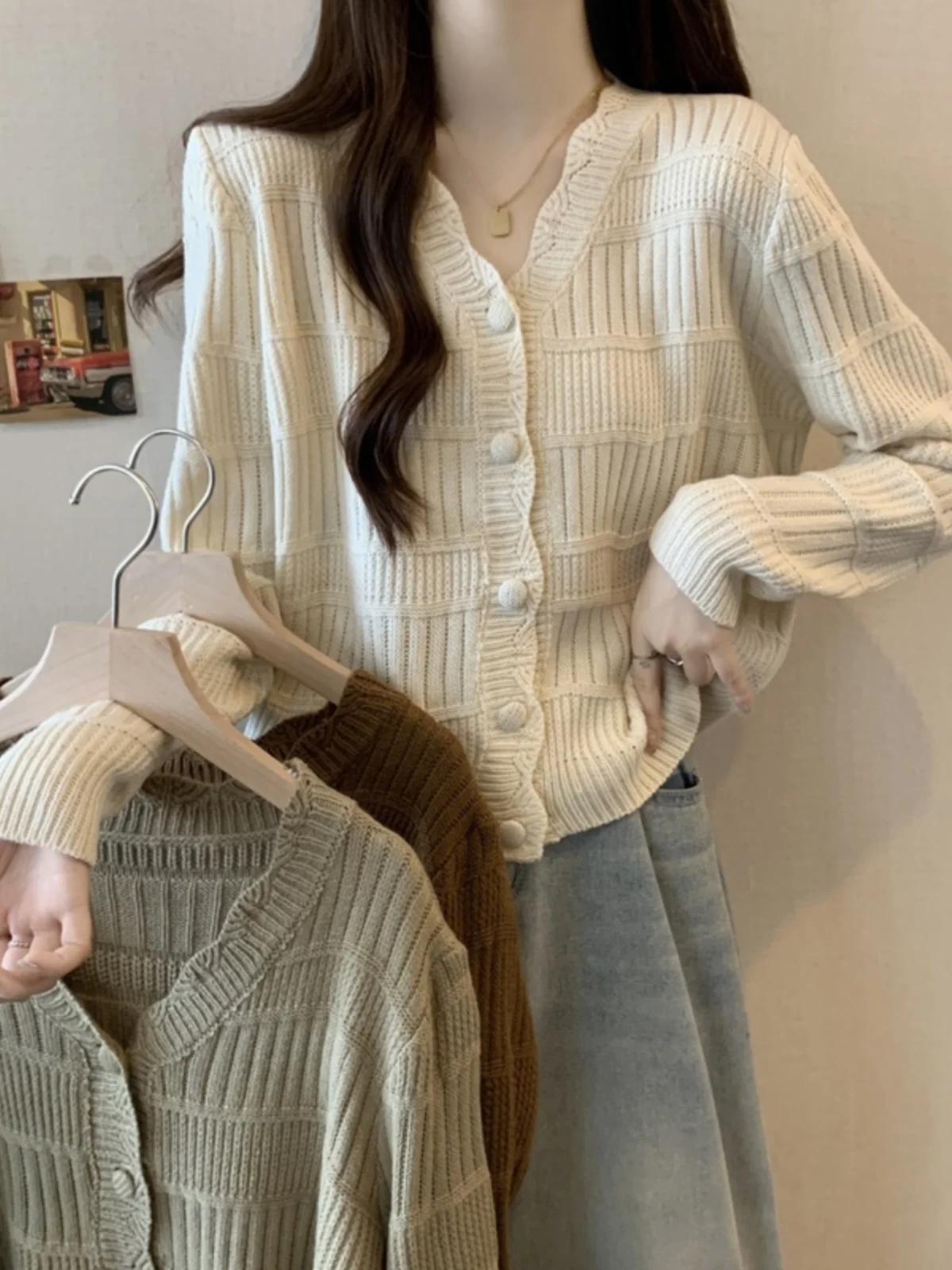 

Stylish V-Neck Knitwear Cardigan Women's Winter Outerwear Trendy European Fashion Short Sleeve Long Button Strip Pattern