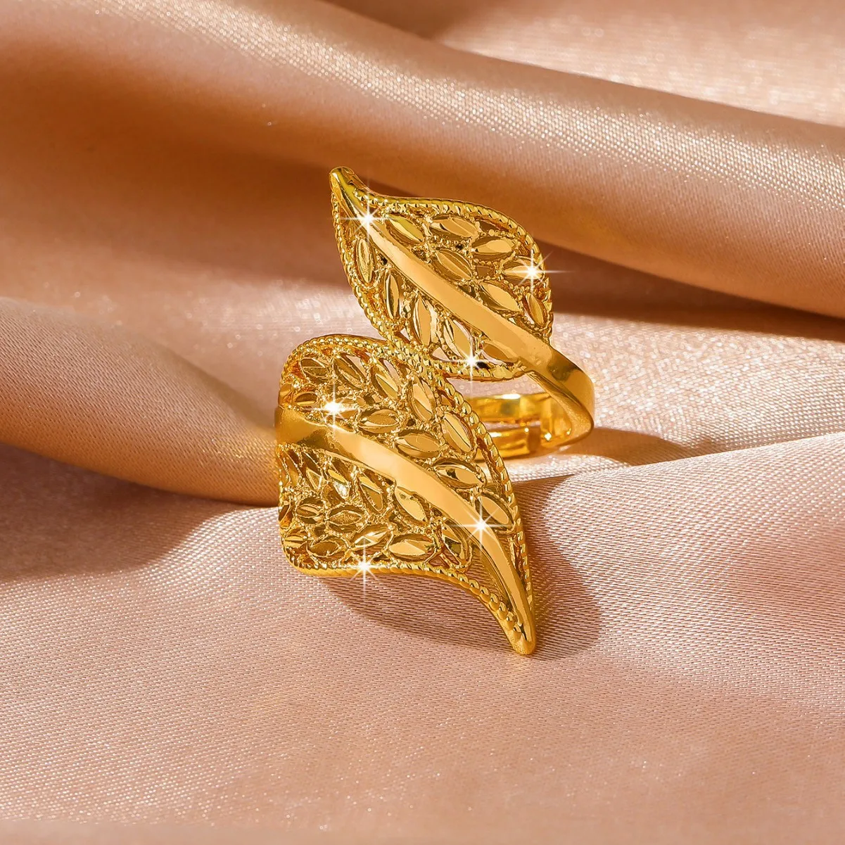 

Легкое женское кольцо с двумя листочками из 24-каратного золота AU999, удобное в носке.