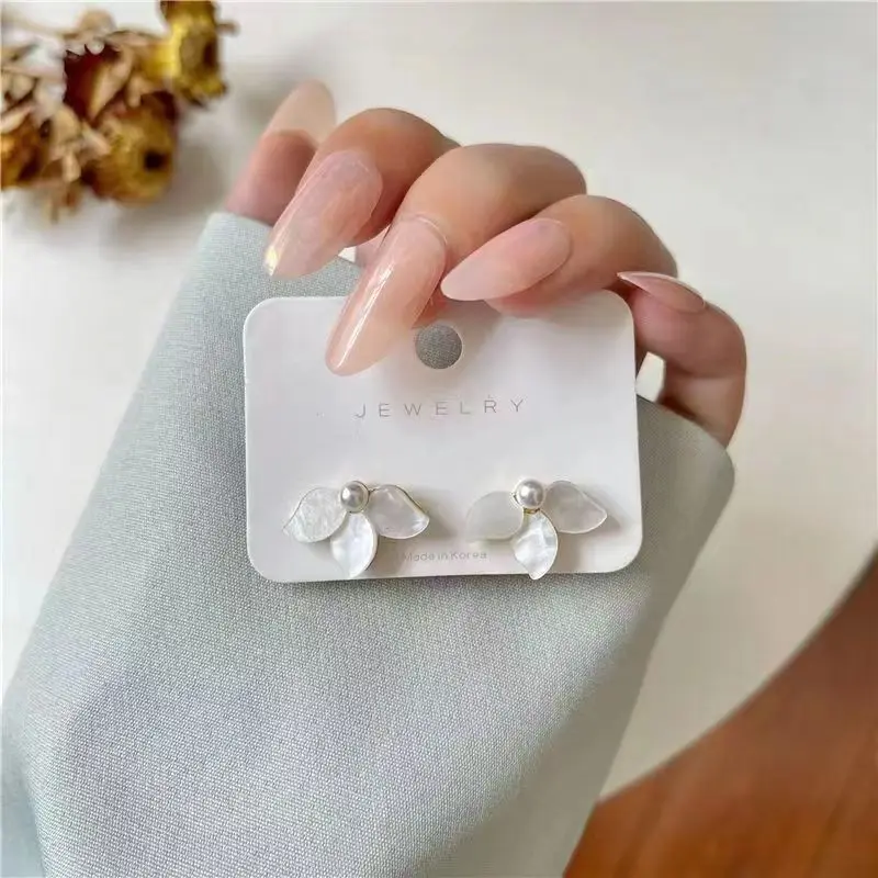 Fashion White Flower Stud Earrings for Women Cute Korean Imitation Pearl Elegant Petal Small Earrings Girls Gift Simple Jewelry