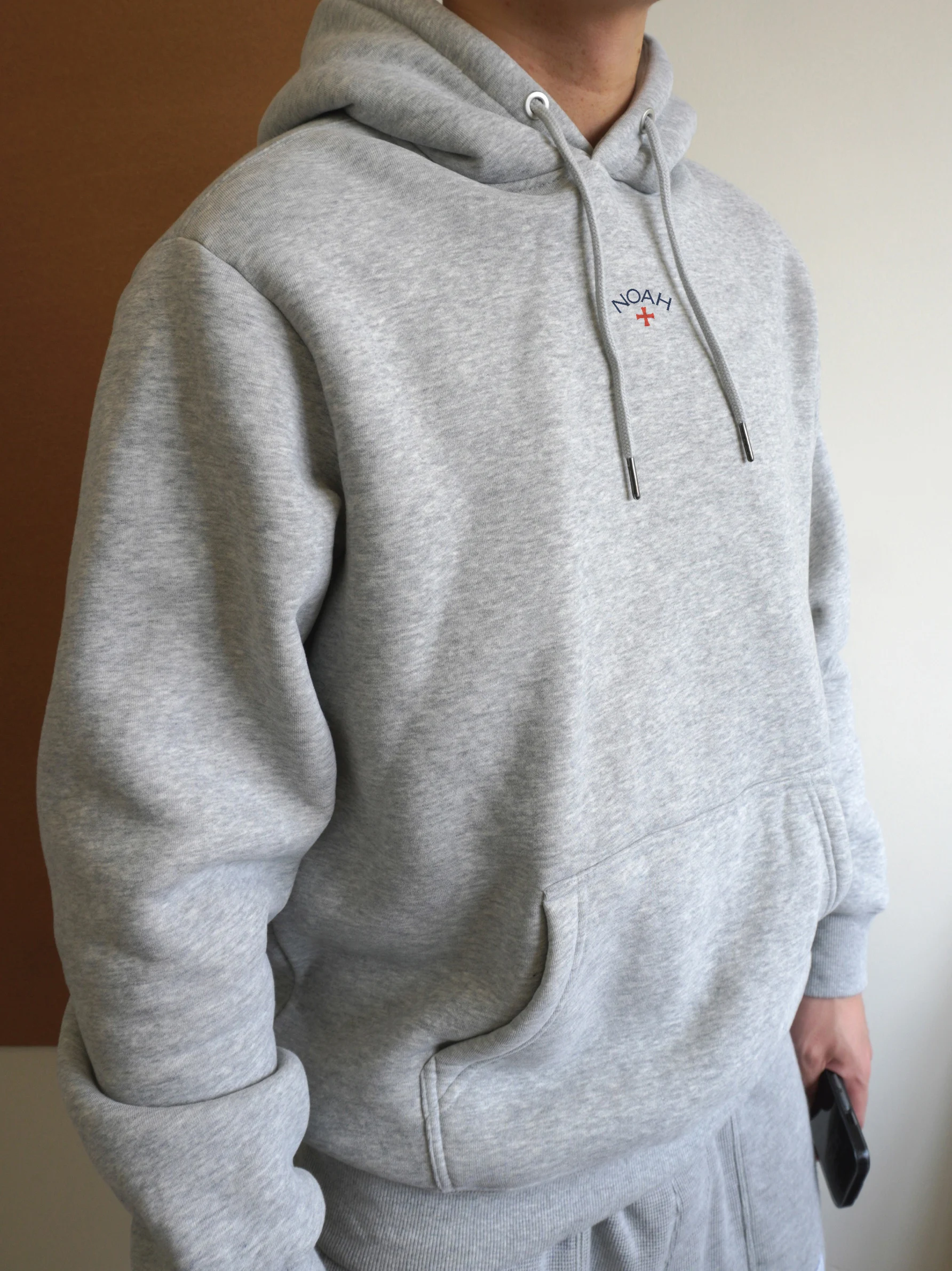 

Толстовка с капюшоном Noah BWCJ с маленькой нашивкой на груди и американским принтом, повседневная, осенне-зимняя, свободного кроя, для мужчин и женщин