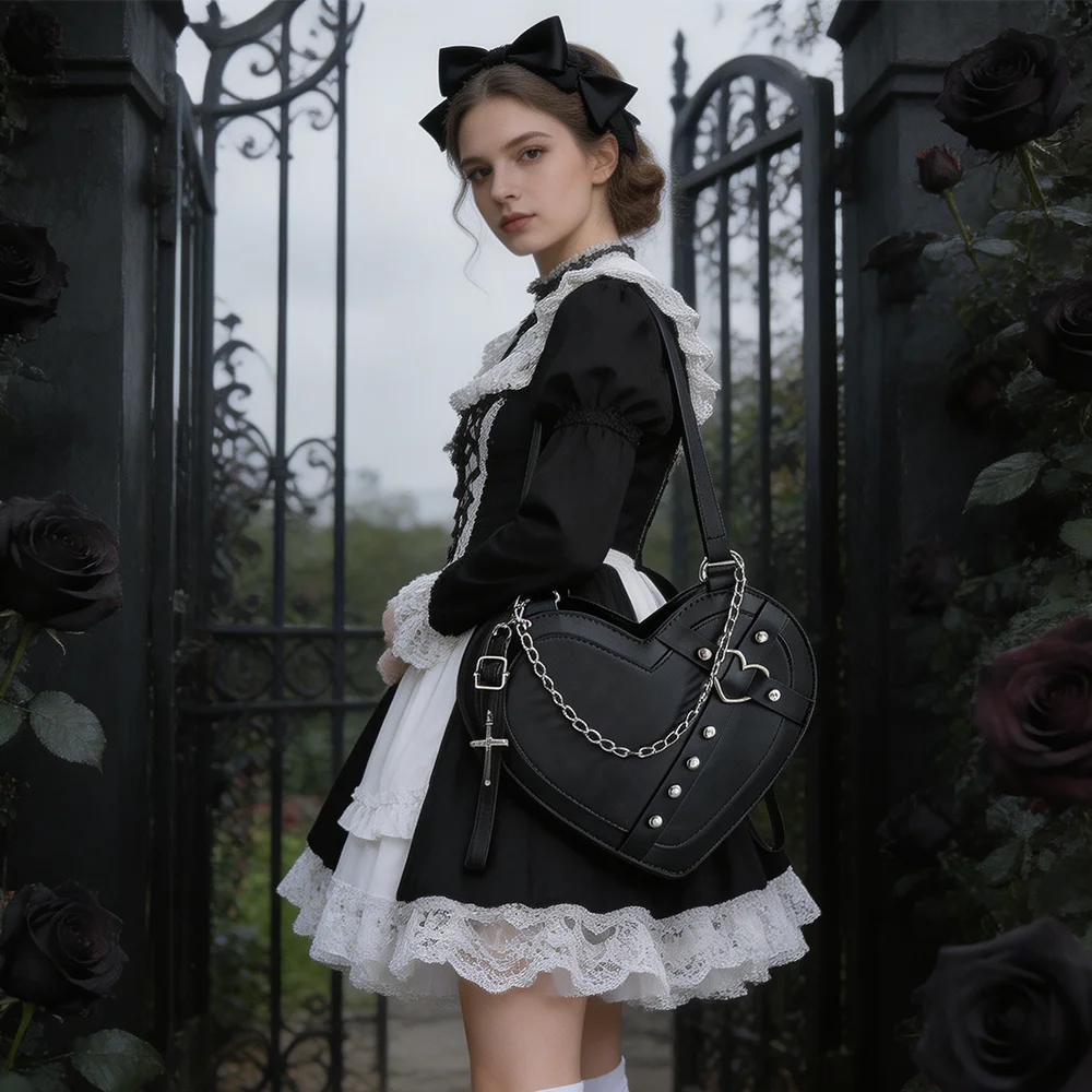 Fashionable Pu Leather Black Shoulder Bag with Chain and Rivets, Large Capacity Gothic Handbag, Portable Heart-Shaped Handbag for Girls, Suitable for Handbags, Shoe Styles, Vintage Gothic Style, Versatile Black Irregular-Shaped Bag