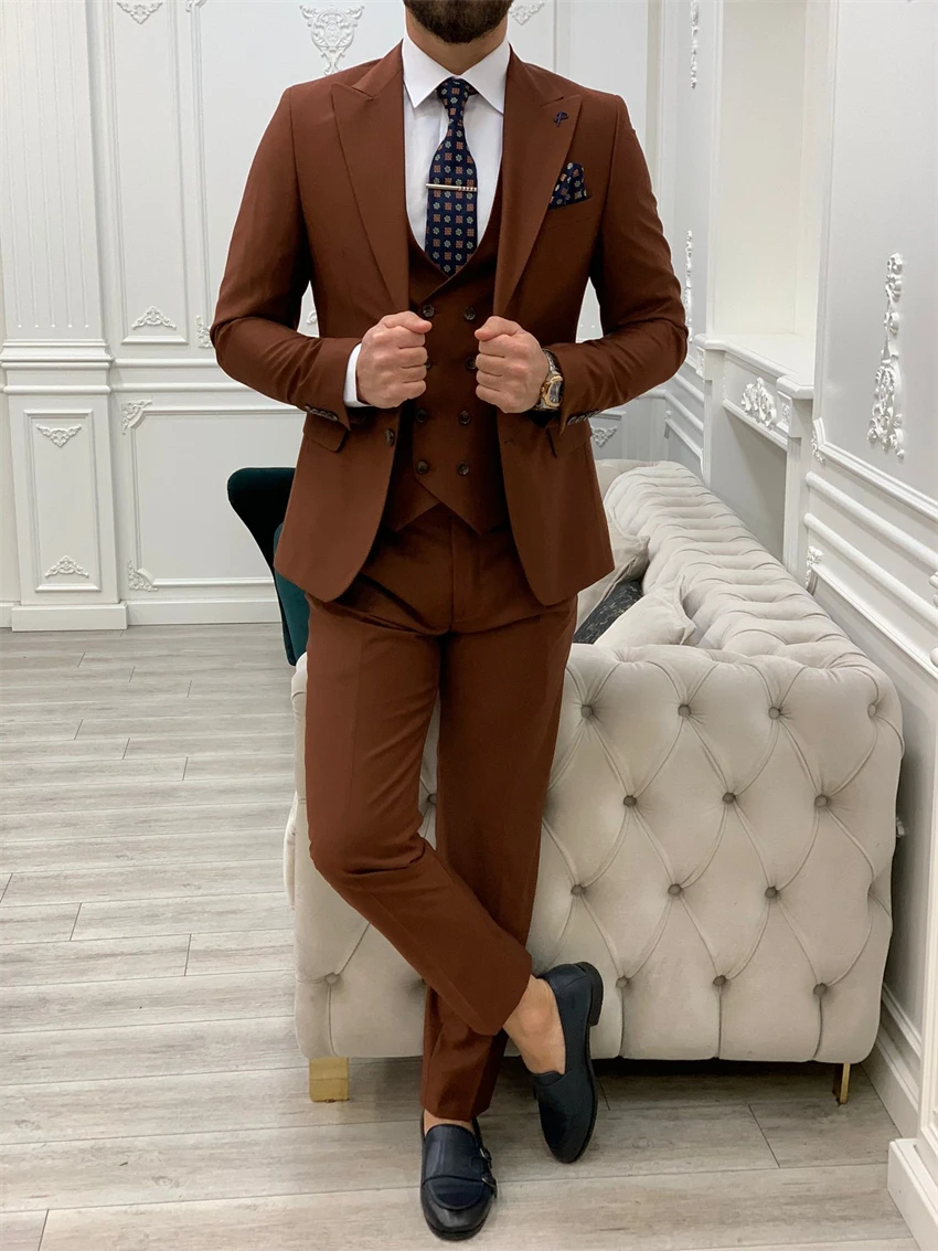 Classic Coffee Groom Suit Peak Lapel Italian Cut Slim Fit 3Pcs Jacket Vest Pants Formal Party Men's Suits