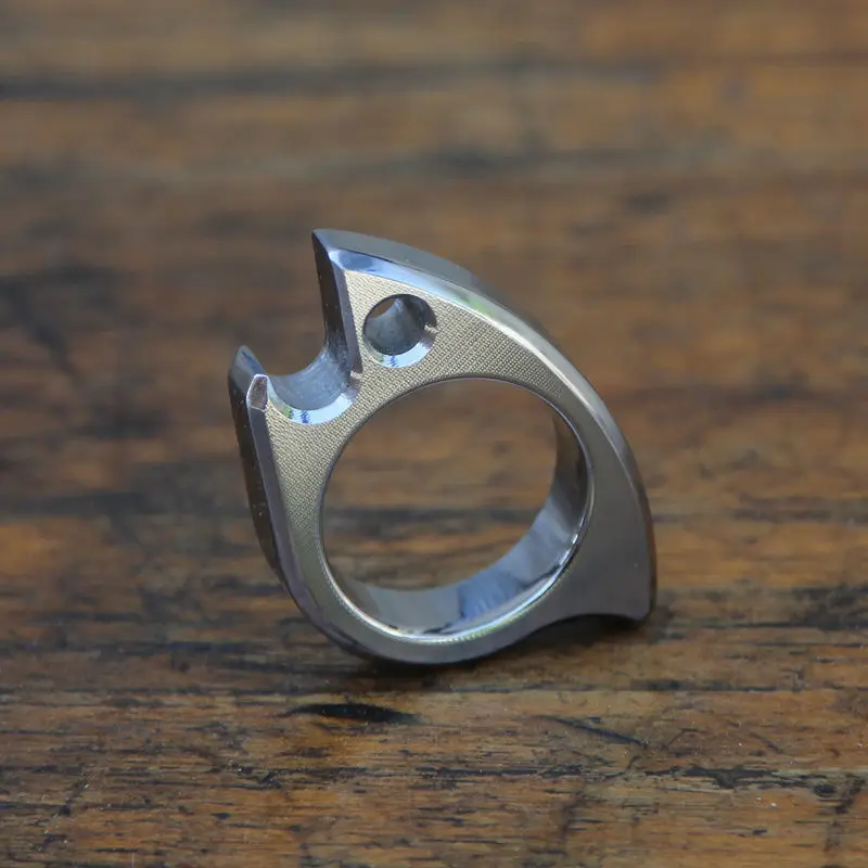 Outdoor Portable EDC Multifunctional Small Fish Ring TC4 Titanium Alloy Bottle Opener Key Pendant Tools