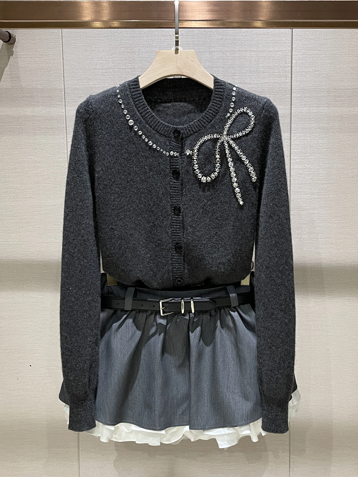 

Autumnal Two-Piece Set Women's Knitted Cardigan with Lace Trim And Casual Skirt Faionable And Comfortable