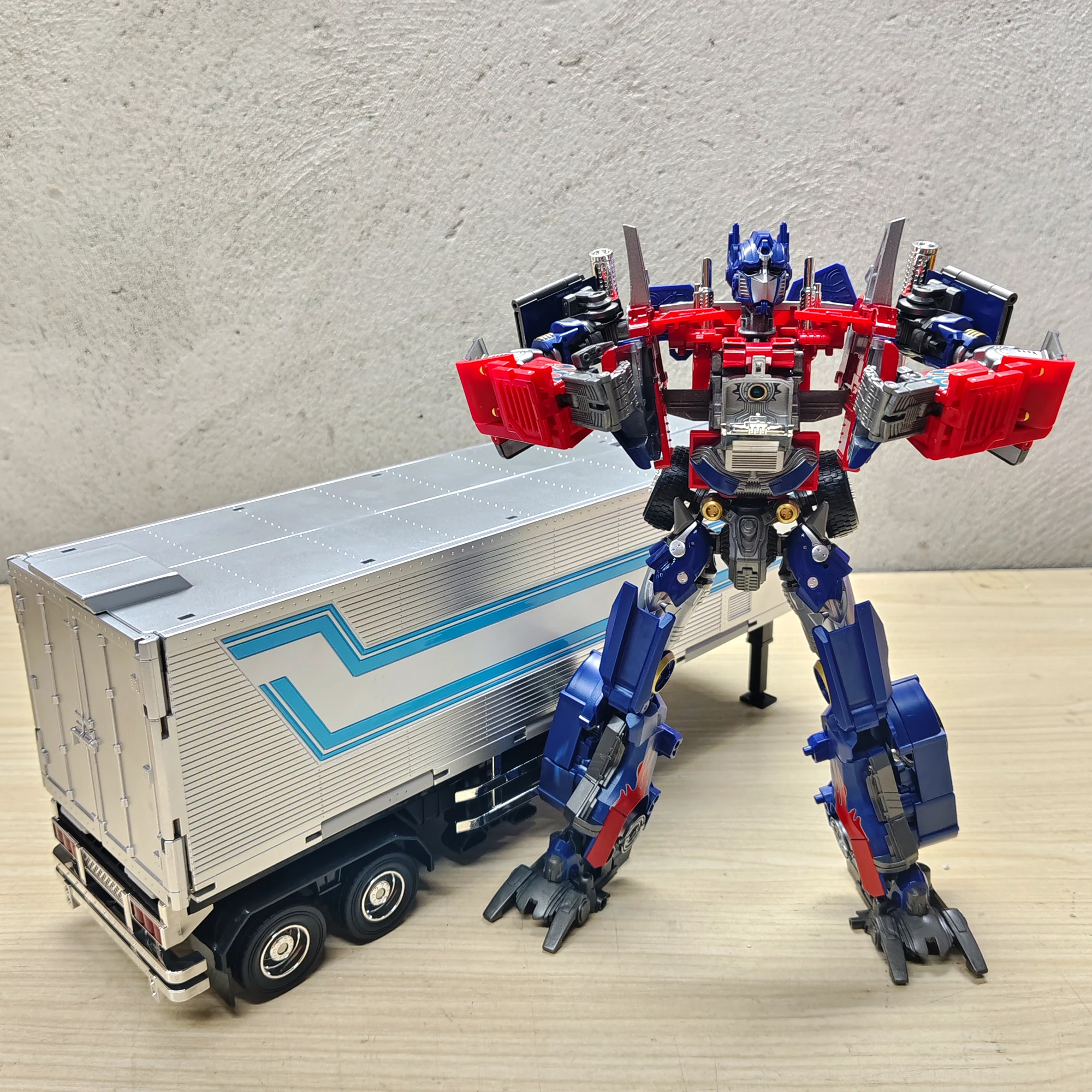 Transformation Toys Weijiang Optimus Commander W8022 Black Apple