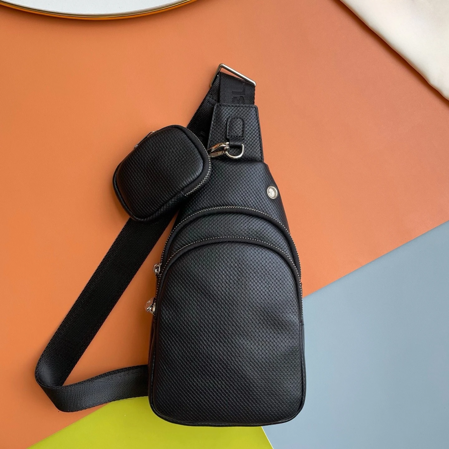 

New Mens Crossbody Bags Fashion Casual Chest Bag Lightweight Comfortable Luxury Shoulder Messenger Bag for Daily Use Travel