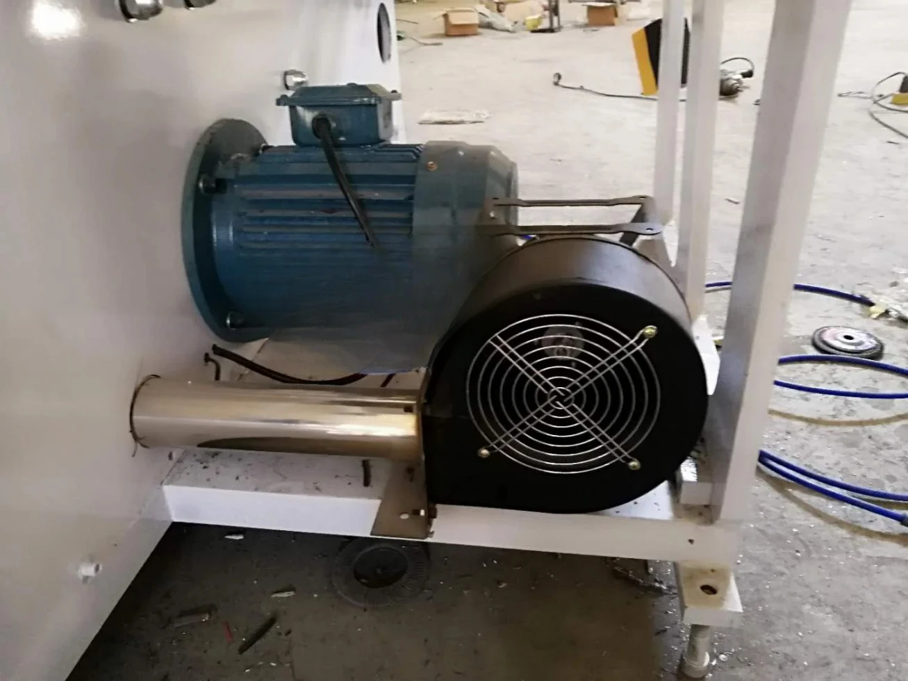 Taglierina e riavvolgitore per etichette adesive a torretta automatica ad alta velocità