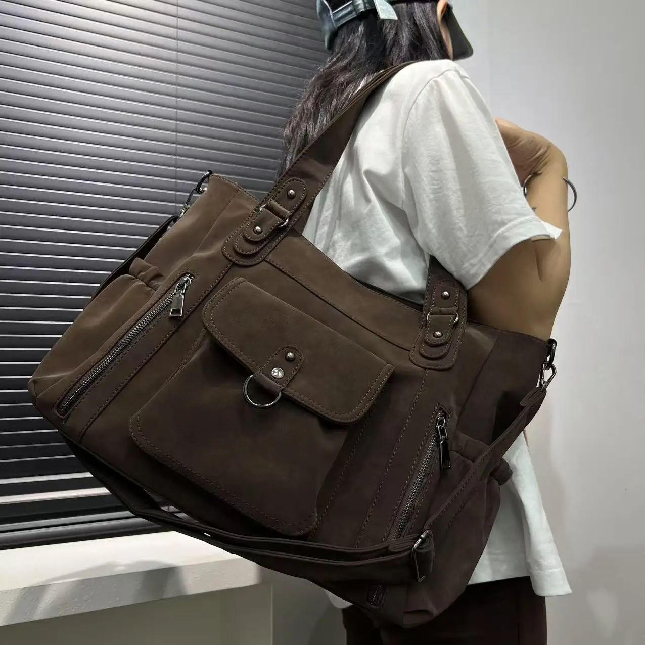 

Ladies' fashion Y2K hot girl frosted vegan leather shoulder bag, large capacity street retro handbag