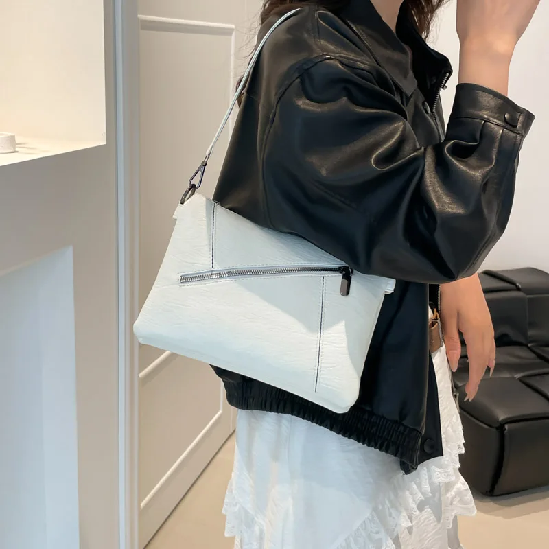 

Luxury Women Elegant Leather Shoulder Bag High End Classic Designer Tote Handbag For Stylish Urban Daily Wear