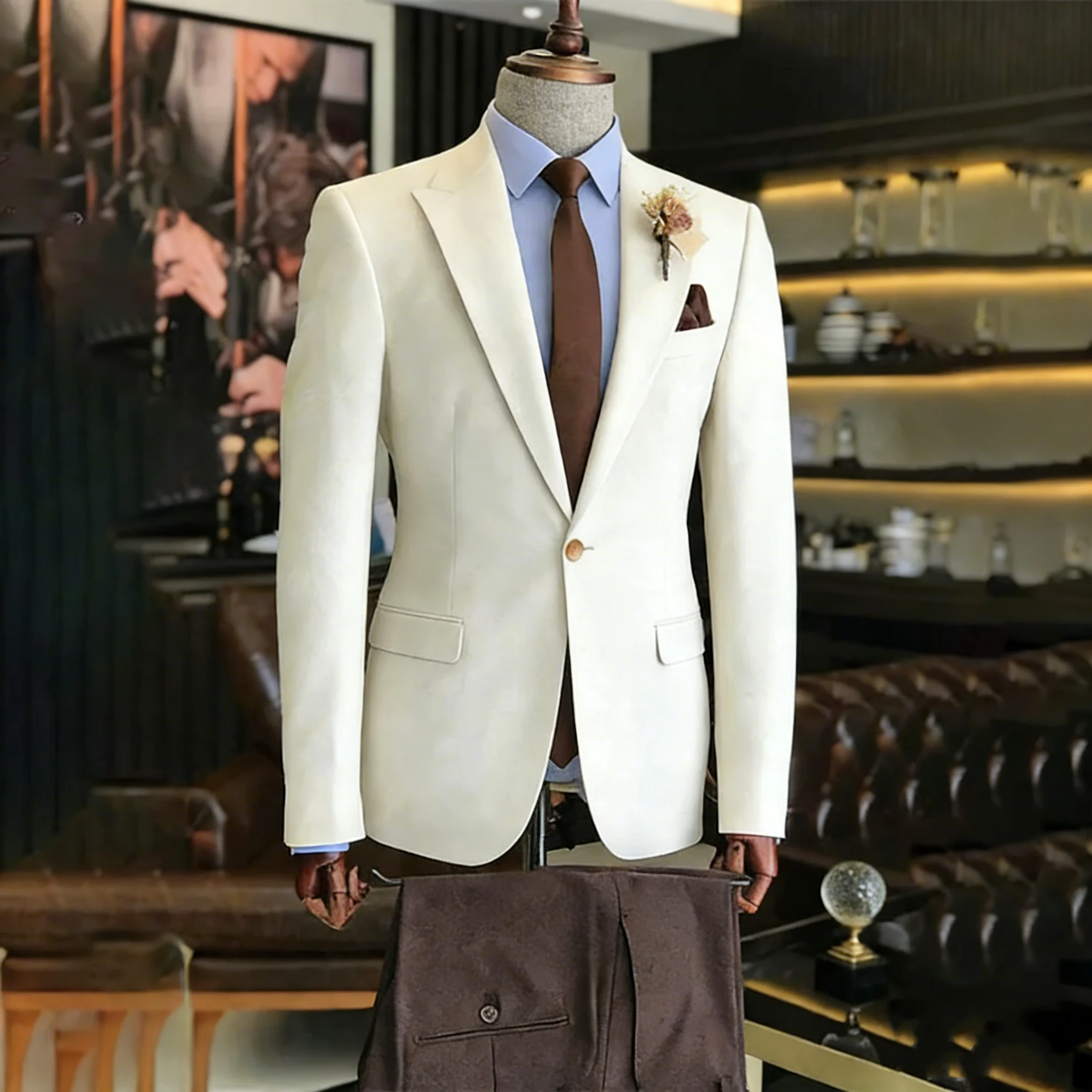 

Элитные мужские костюмы-двойки: пиджак с заостренными лацканами на одной пуговице и брюки. Идеально для свадьбы и торжественных мероприятий. Индивидуальный пошив.