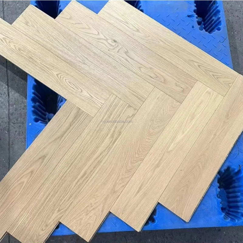 Versión personalizada piso de madera de ingeniería de roble grado ABC suelo de madera dura de estilo minimalista moderno en espiga natural