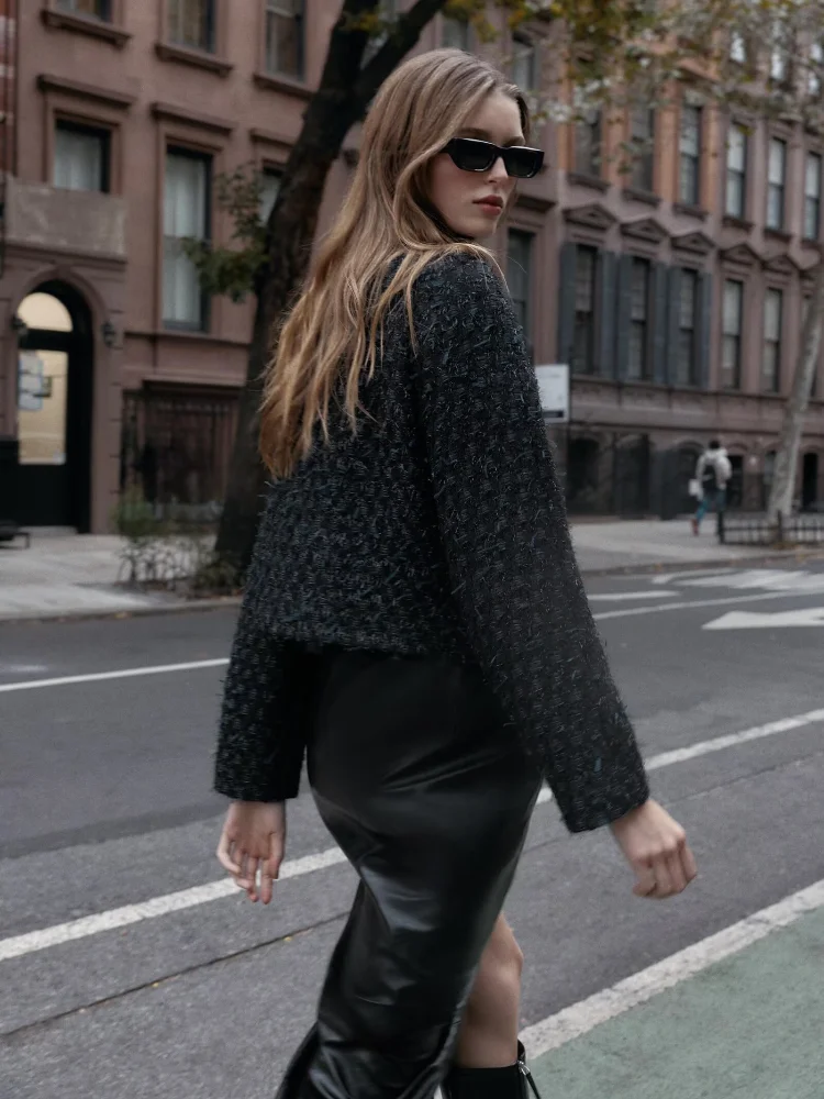 

Шикарная короткая куртка с металлической нитью, женская повседневная двубортная куртка с воротником-стойкой и карманами, новинка 2025, женское повседневное уличное пальто