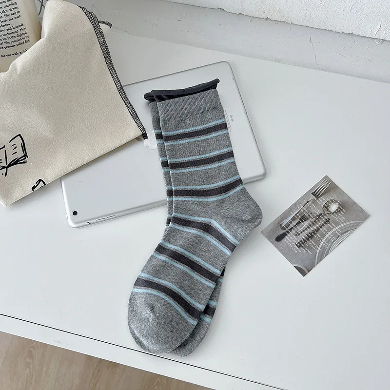 Полосатые носки женские тонкие дизайнерские искусственные бесшовные носки из двух частей со средней манжетой