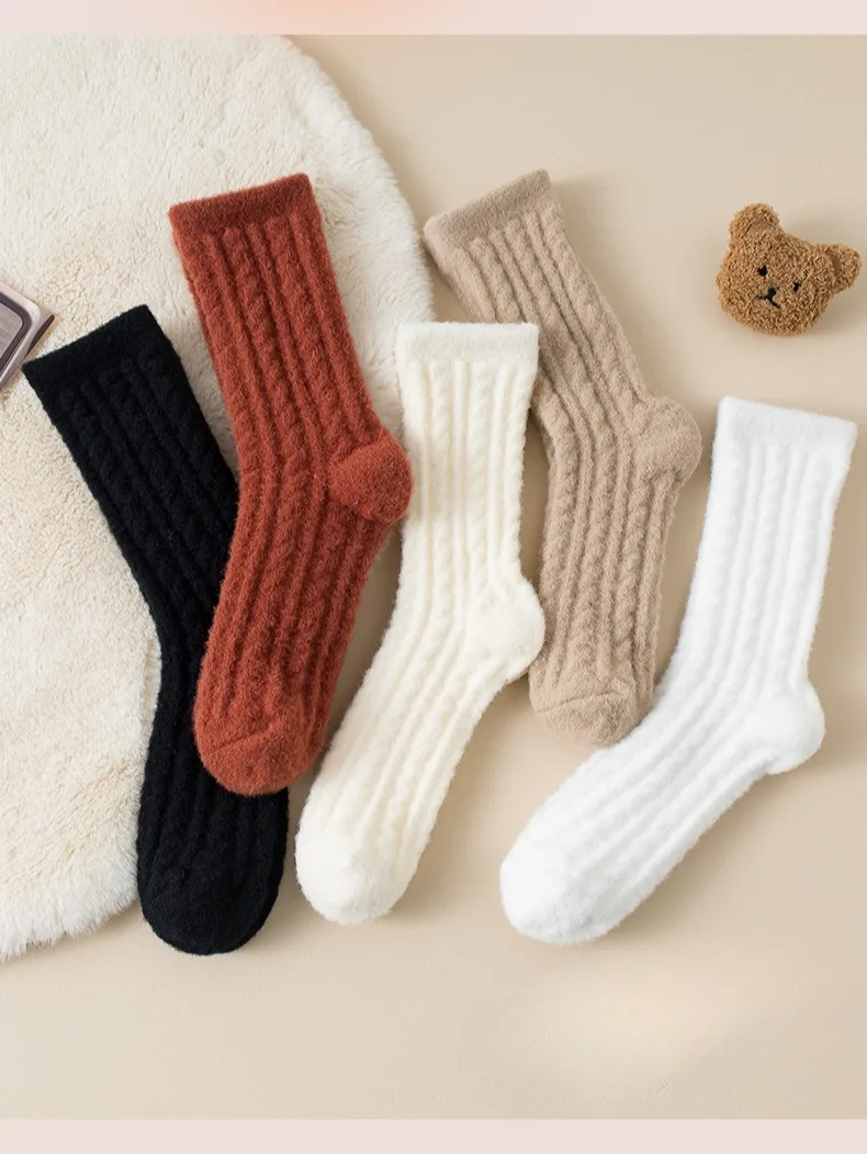 Neue Kühle Frauen Schwarz Weiß Baumwolle Dicke Socke Solide Herbst Winter Warme Dame Weibliche Mittleren Rohr Boden Socken Für Frauen – Detail 4