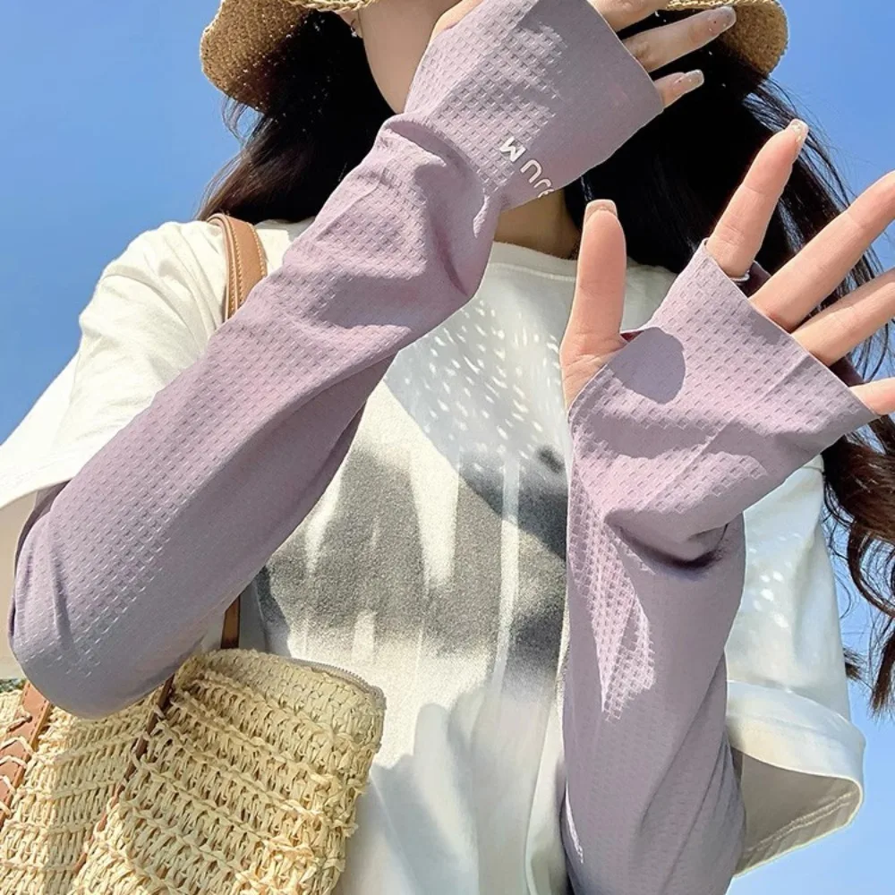 Niedlicher Armschutz, lange Eisseidenärmel, lockere, elastische Sonnenschutz-Armabdeckungen, dünne, karierte Fahrradhandschuhe, Fahren