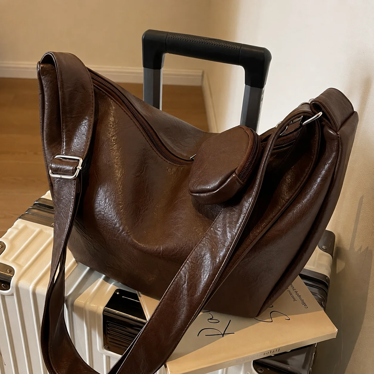 Crescent Dumpling Bag Versatile Pu Leather Bag Shoulder Handbag Waxed Underarm Bag For Shoulder Carry Shopping Dating