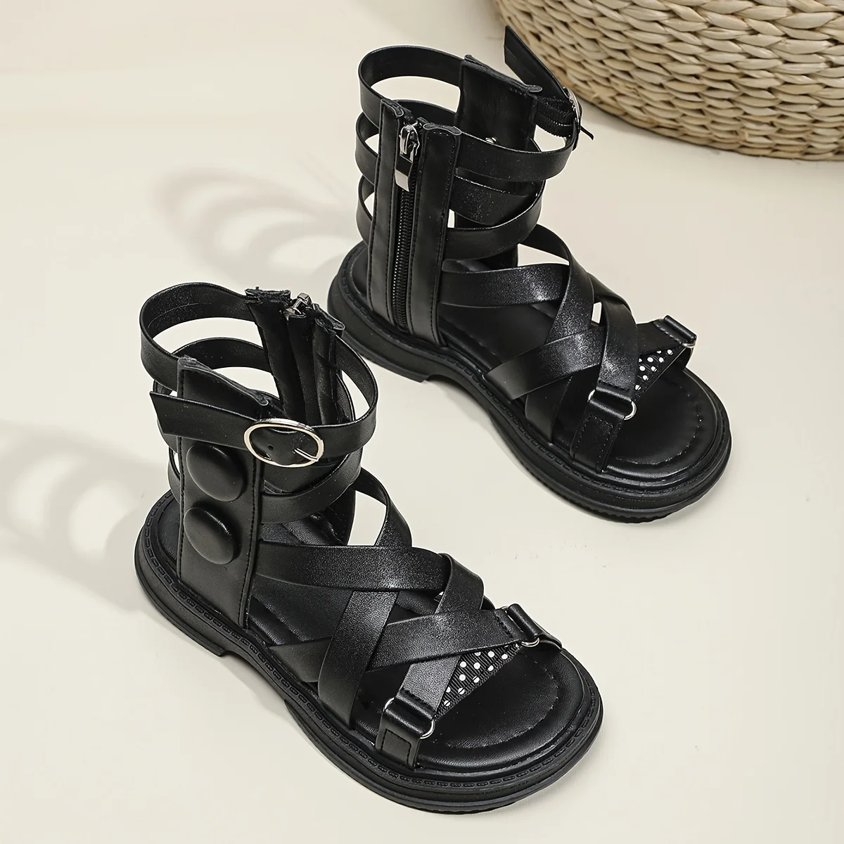 

Удобные детские черные сандалии для девочек в римском стиле с высокой посадкой, перекрестными ремешками, застежкой-молнией сзади и мягкой эластичной резиновой подошвой