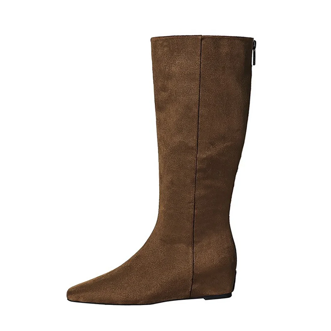 Botas de invierno con cuña y cabeza de punta marrón para mujer, botas largas de superficie desnuda de gamuza sintética, botas de invierno ajustadas a la moda para mujer, zapato con cremallera trasera ﻿