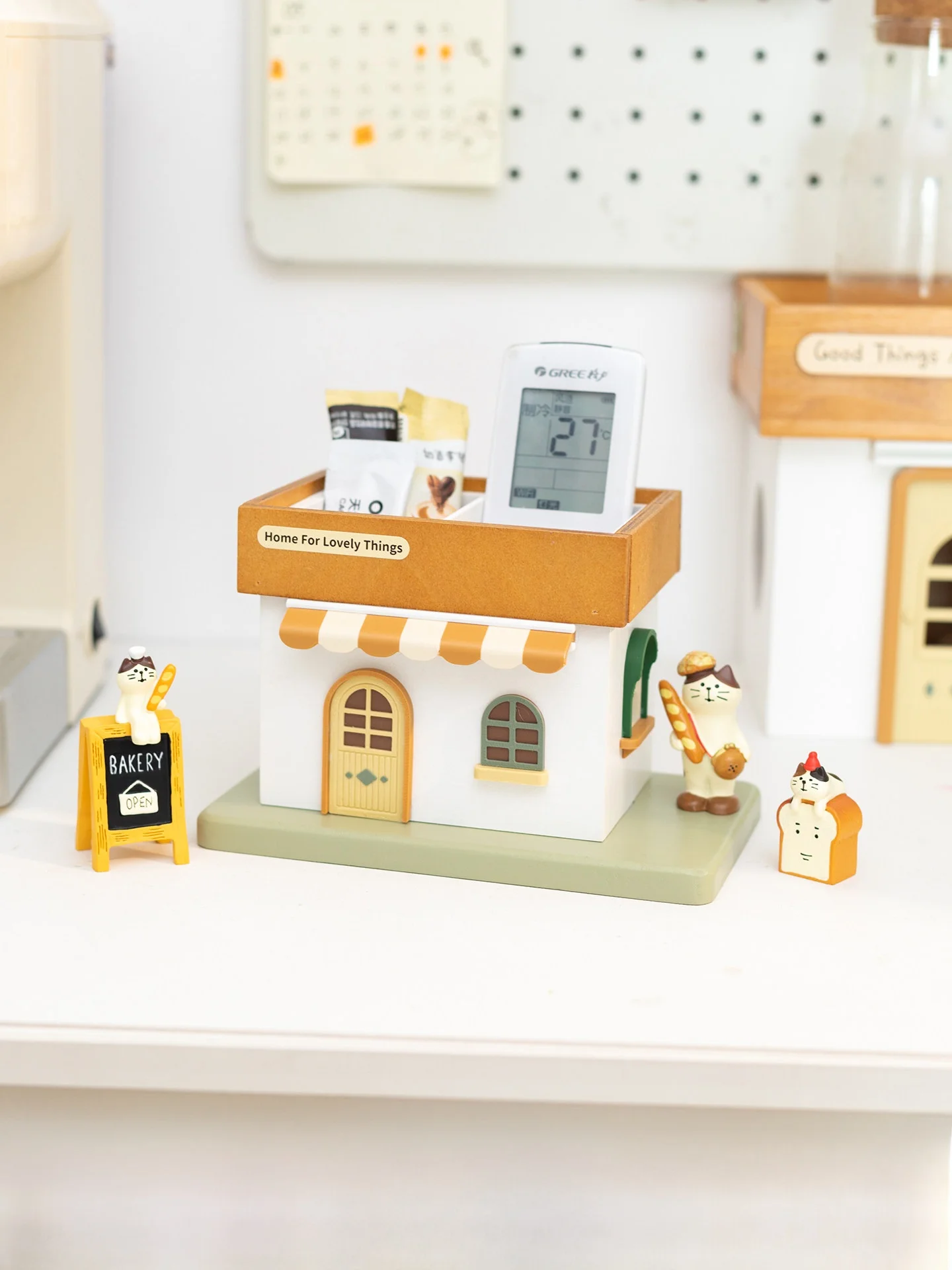 aying-entrance-key-remote-control-mobile-phone-cosmetic-storage-box-cute-cartoon-desktop-organizer-pen-holder-wooden-base