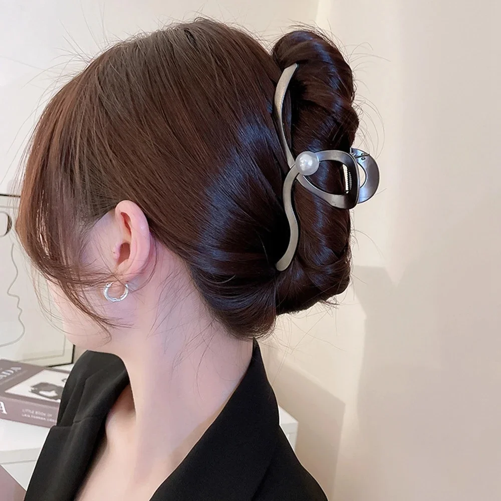 Modische Perlen-Haarklammer für Frauen Unregelmäßige Punk-Vintage Haarspangen Stilvolles Accessoire für Erwachsene – Detail 2
