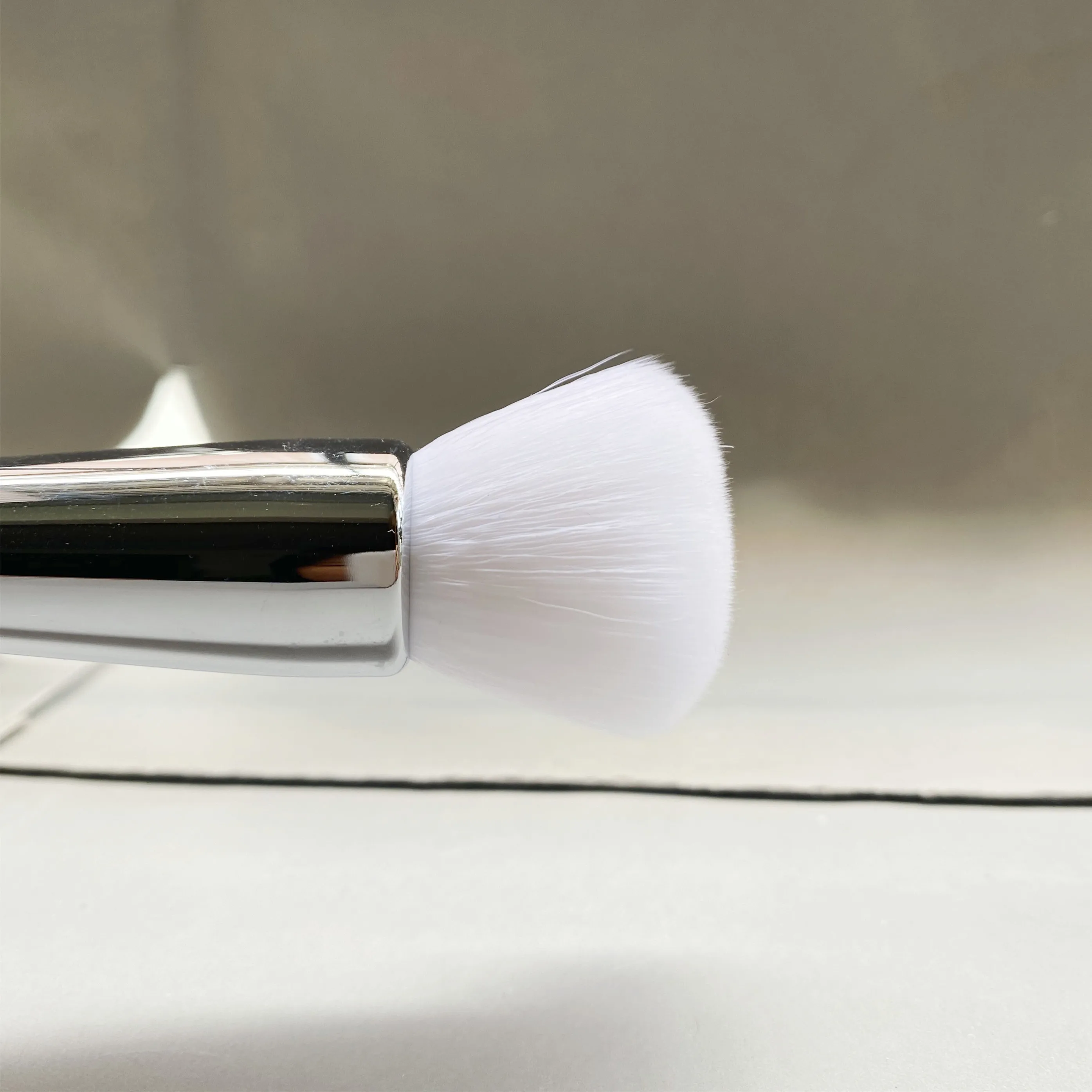 Heavenly CC Skin Makeup Brush Perfecting Skin-Smoothing Complexion Cosmetics Brush 702 Luxury Soft White Hair Beauty Makeup Tool