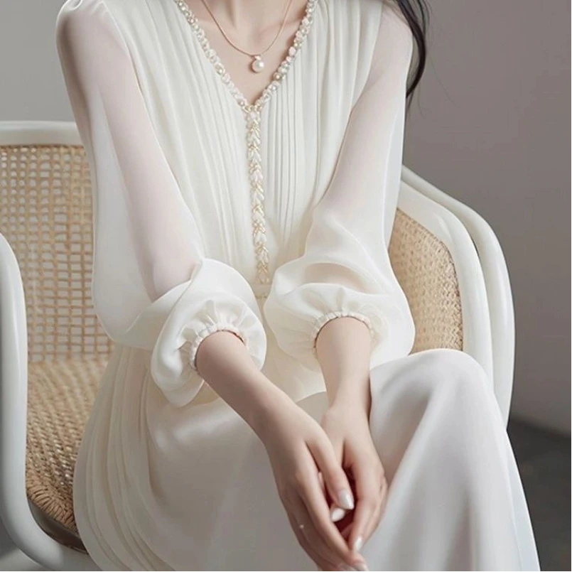 High End V-neck Dress for Women in Spring and Autumn 2025 Mid to Long Length Style Slim Fit Simple Long Sleeved Dress