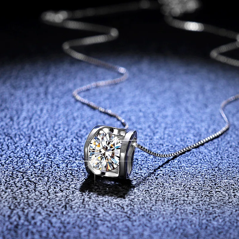 

Lumira Heart-Shaped Pendant Platinum PT950 Necklace with 1-Carat Fashion Love Moissanite Stone for Women Birthday Gifts