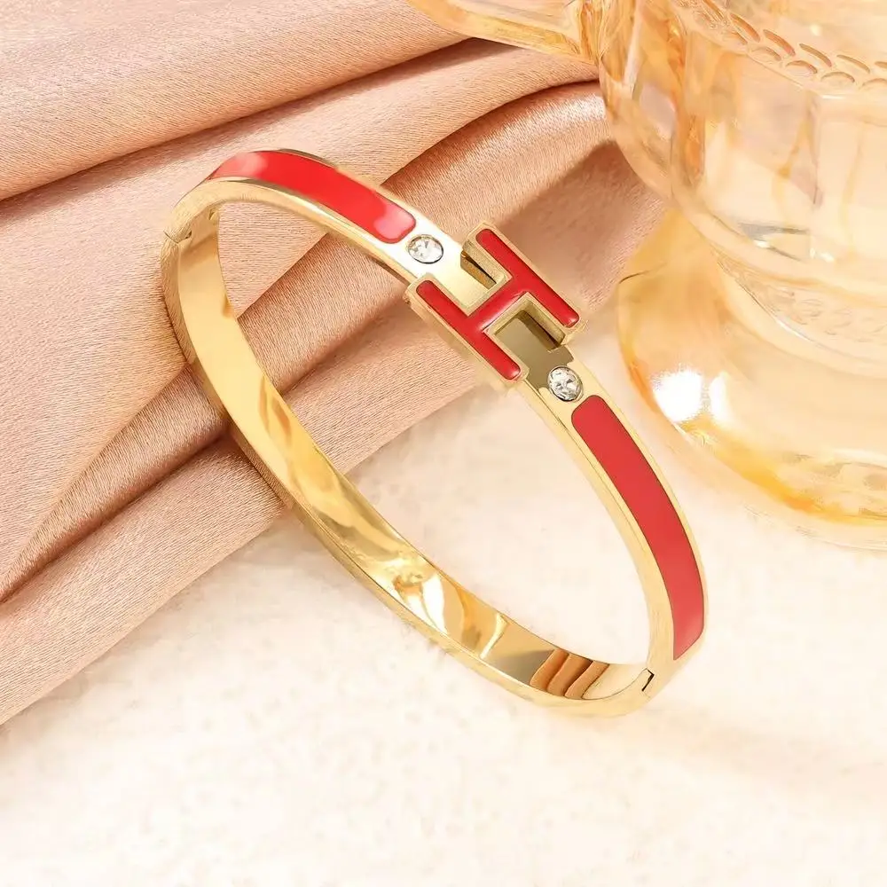 سوار نسائي أوروبي وأمريكي عالي الجودة على شكل حرف H سوار من المينا الصلب والتيتانيوم الذهبي