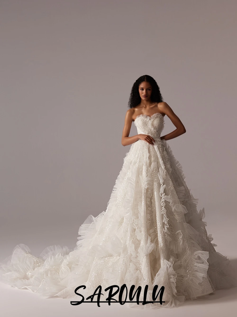 

Luxurious Ruffled Ball Gown For Women Romantic Sweetheart Neckline Pearls Wedding Dress Intricate Sleeveless Court Train Gown