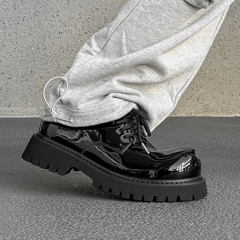 

Мужские кожаные туфли на толстой подошве 38-46. Модные и классические стили дизайна. Лидер продаж в деловом или офисе. Черные туфли дерби.