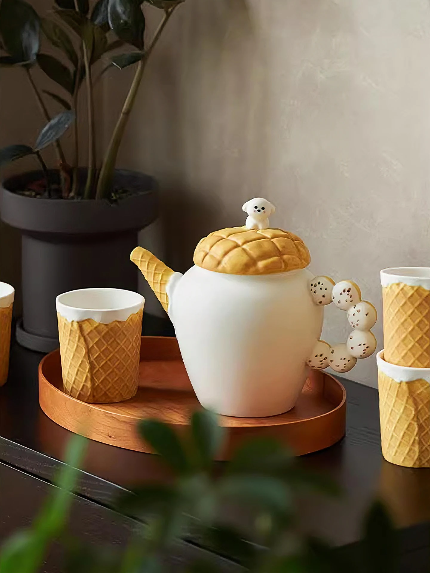 

Ceramic Teapot and Cup Set Ice-cream Sharp Tea Ware for Home Living Room Ideal Housewarming Gift Coffee & Tea Set for 4 People