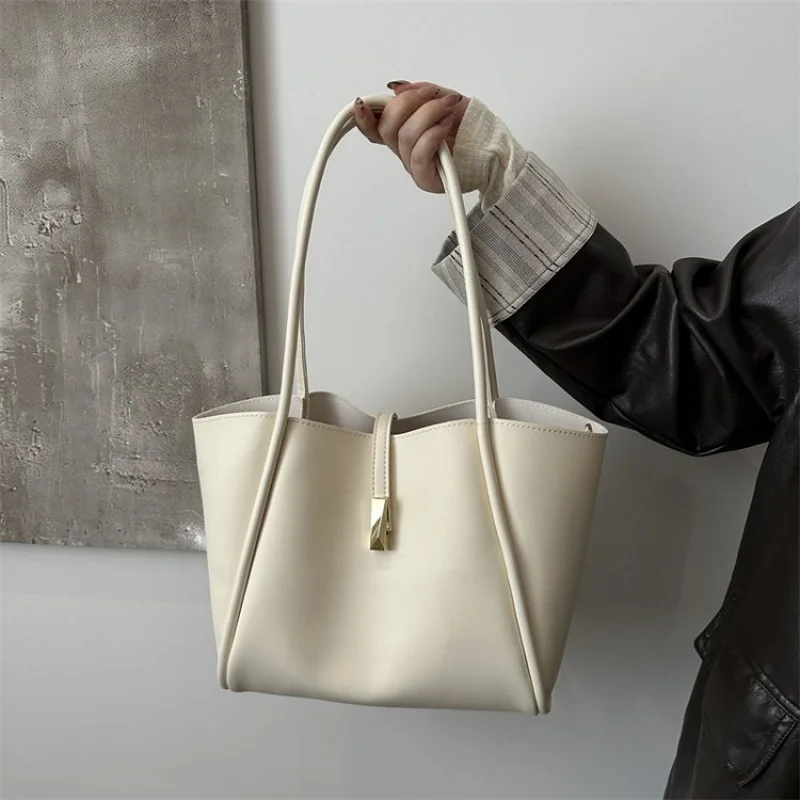 

Elegant High-End Tote Bag With Letter Logo - Women Vintage Fashion Leather Clutch Simple Design