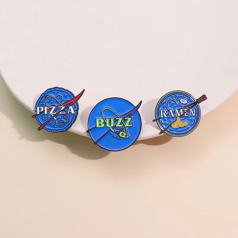 Pizza Ramen Universum Planet Emaille Pins Kleidung Rucksack Revers Abzeichen Schmuck Metall Broschen Zubehör Geschenk für Kinder Freunde