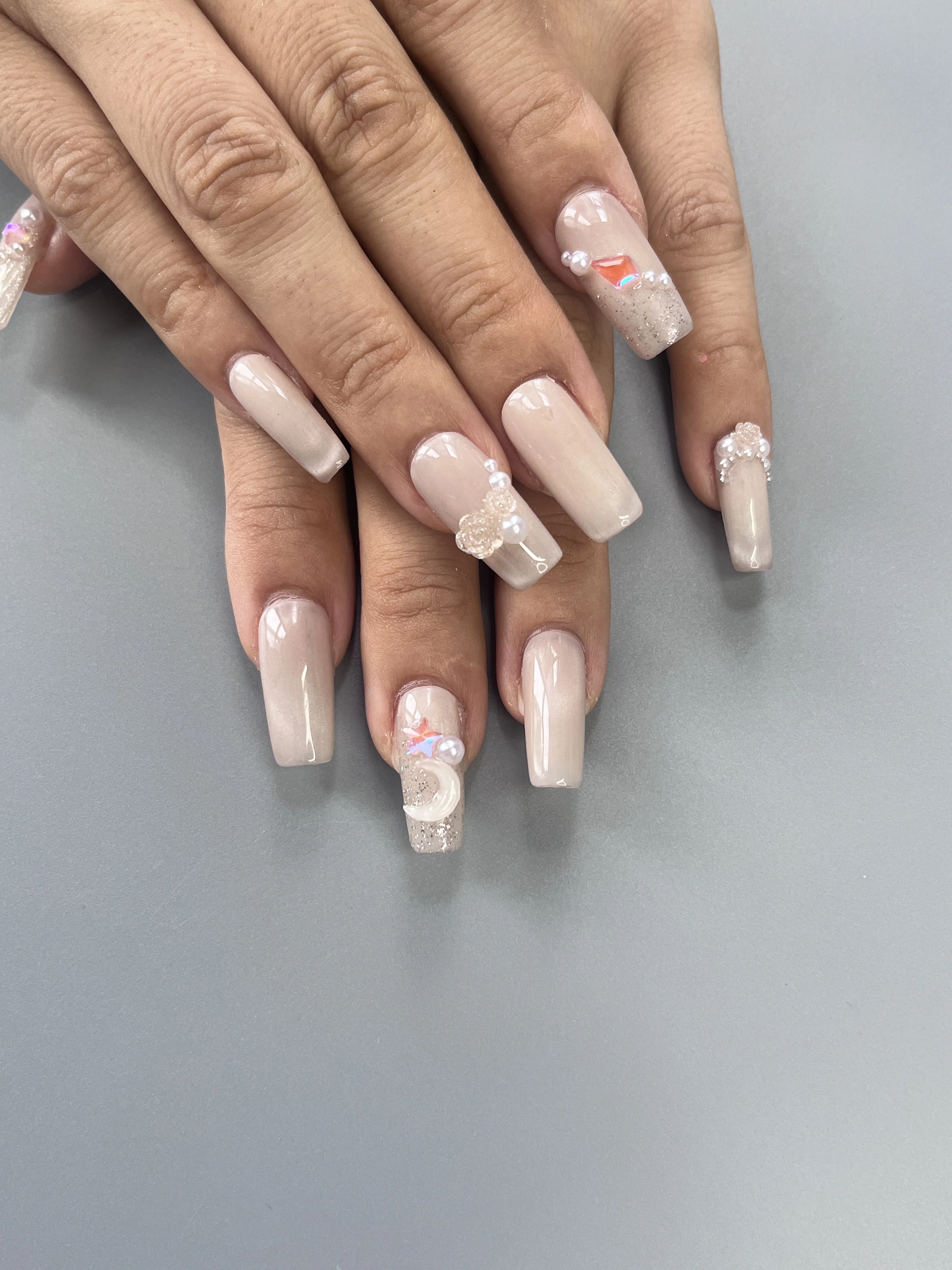 10개입 스위트 핑크 블러쉬 프렌치 네일 3D 꽃 나비 장식 펄 다이아몬드 장식 웨어러블 아몬드 프레스온 네일