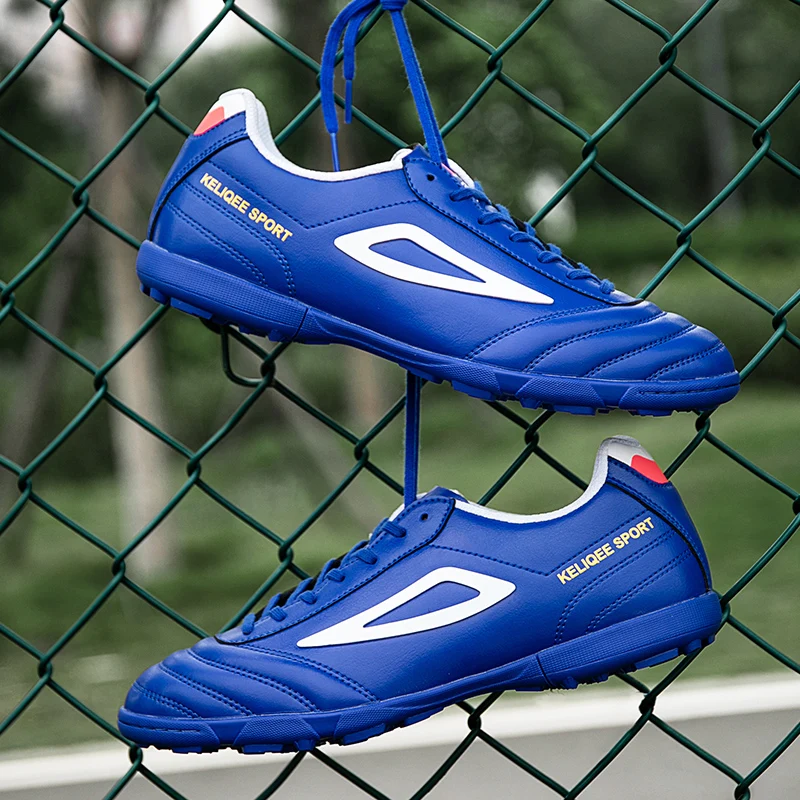 New Lightweight High-quality Adult Football Shoes Professional Versatile Outdoor Sports Shoes Comfortable Low Top Nail Shoes