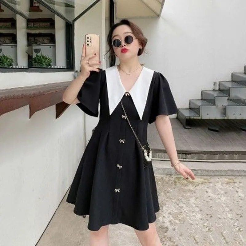 

4XL Plus-size Dress 2022 New Summer Women Short Sleeve Skirt French Vintage V-neck Dress Fat Sister Look Thin Black Dress