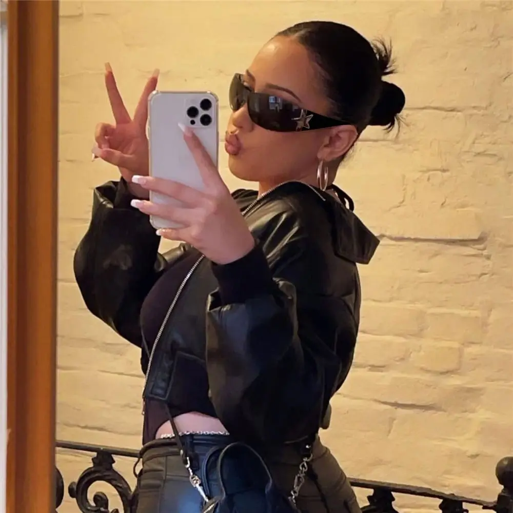 แว่นกันแดดทรงไร้กรอบสไตล์พังก์ Y2K รุ่นใหม่ สำหรับผู้หญิงและผู้ชาย แบรนด์หรู ดีไซน์แบบคลุมรอบดวงตา แว่นกันแดดห้าดาว แว่นตากีฬาแบบชิ้นเดียว