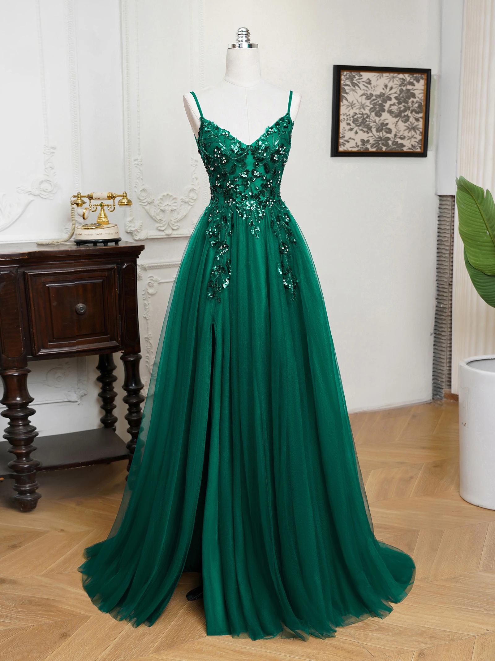 Sexy Maxi Train Evening Dresses Spaghetti Straps V-Neck Sequin Appliques Backless Prom Dress Tulle A-Line High Split Sling Gowns image 3