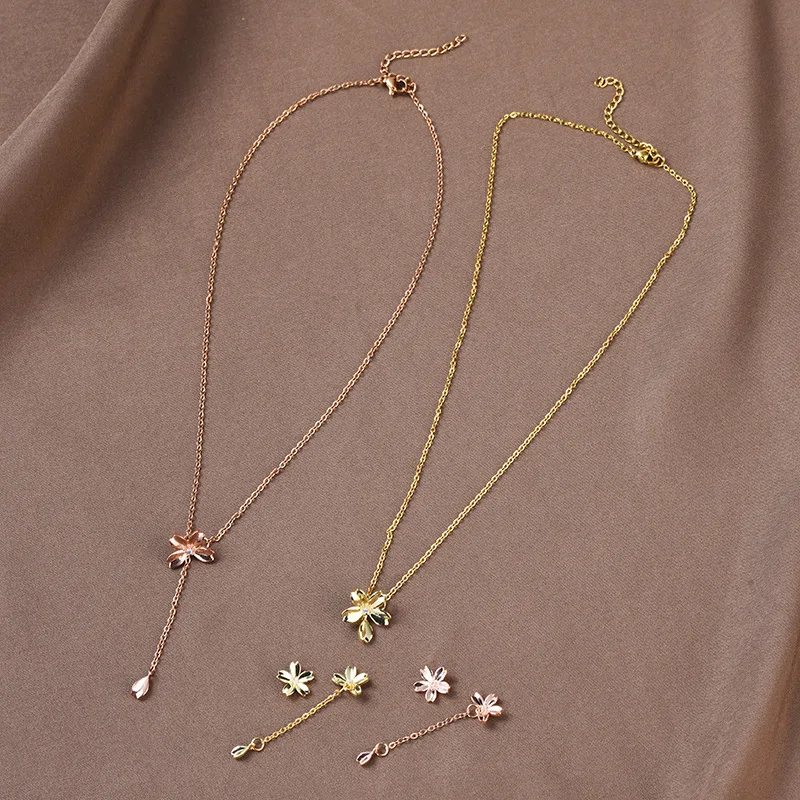 

A brand-new titanium steel pull out cherry blossom zircon necklace, with simple petal drops on the necklace