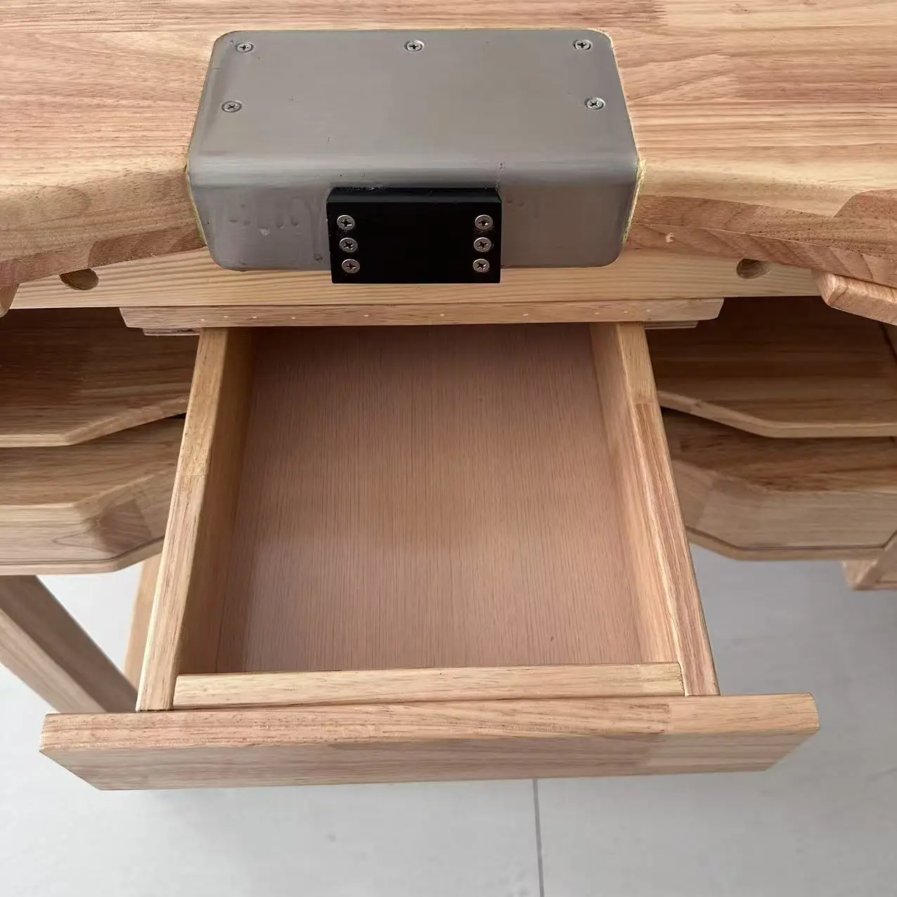 Solid Wood Bearing Workbench with Drawers for Jewelry and Woodworking 85kg 1 Year Warranty Multiple Drawer Storage