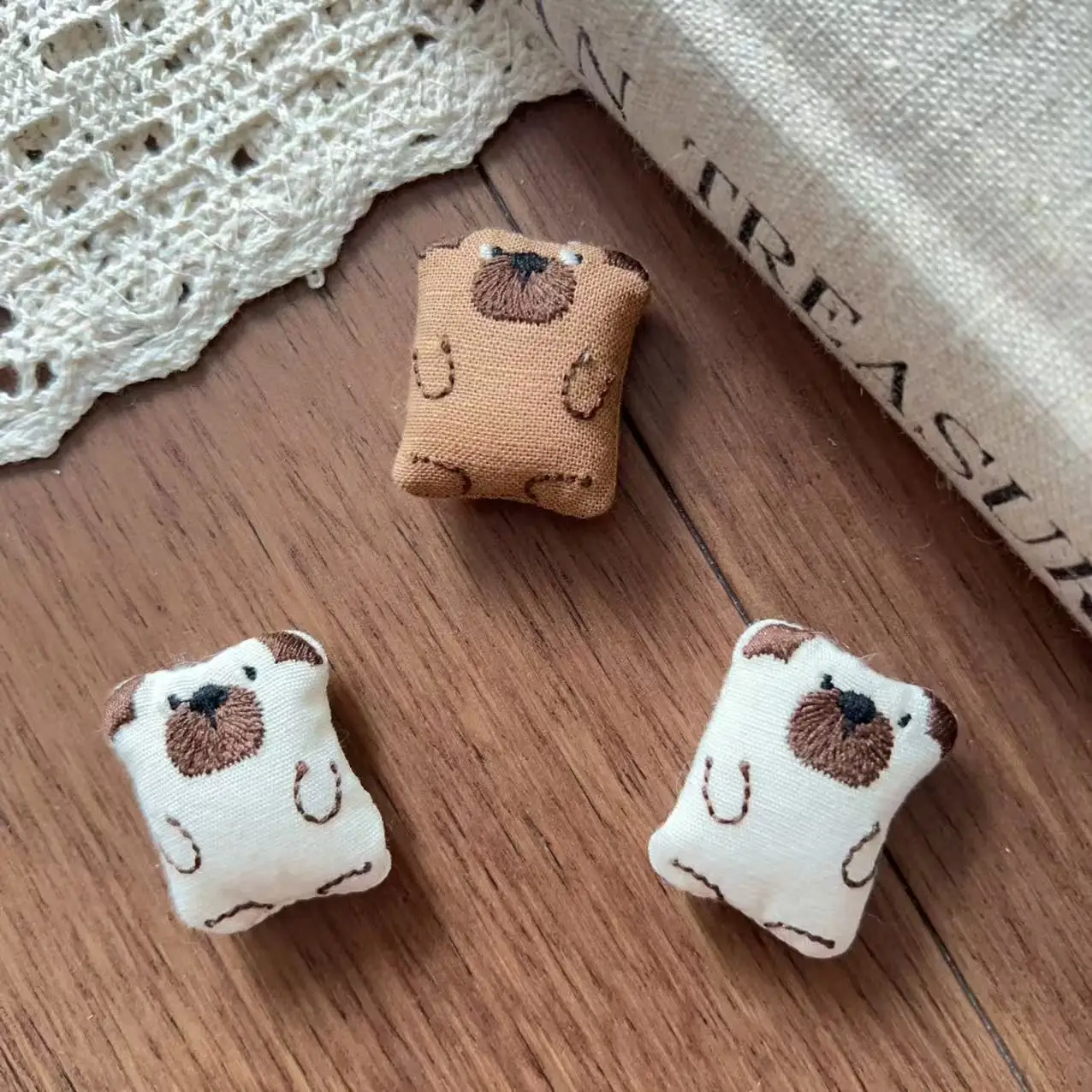 New Korean Stuffed Fabric Cartoon Two Color Bear Hair Clip Brooch Pin DIY for Shoes Socks Hat Clothing Embellishment  Quality