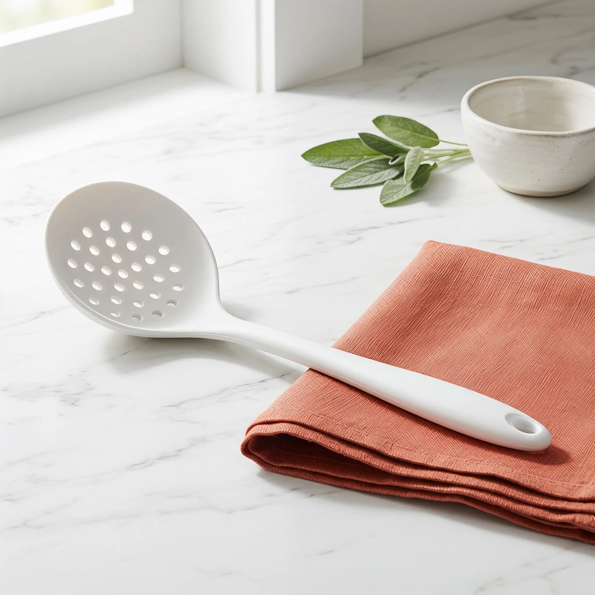 Silicone Strainer Spoon All-in-One Effortless Scooping Heat Resistant Nonstick Safe for Hot Pot Pasta Noodles Dumplings Cooking